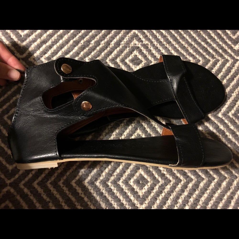 Brand New! Size 10 boutique sandals